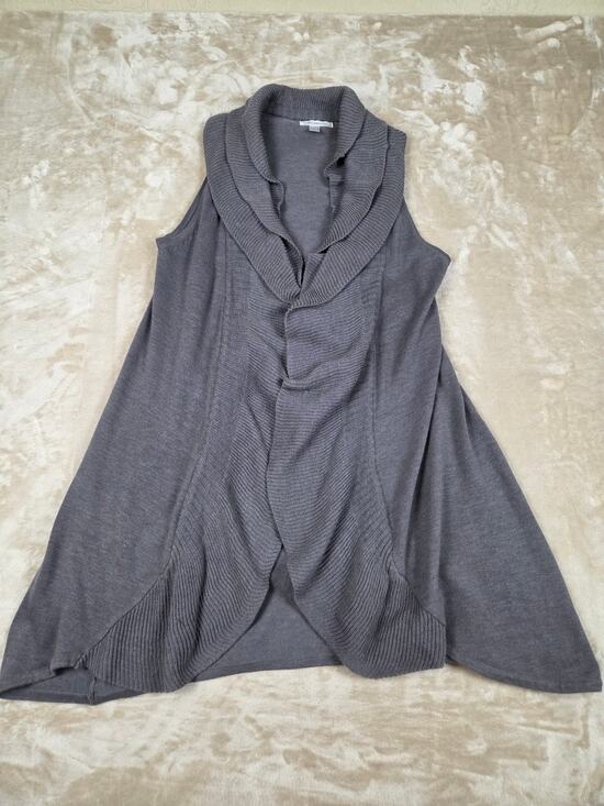 dressbarn Sweaters - DressBarn Gray Sleeveless Cardigan